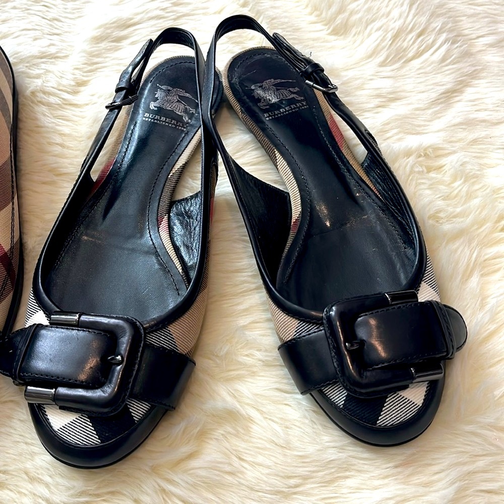 Burberry Flats size 38 1/2 7.5 8.5